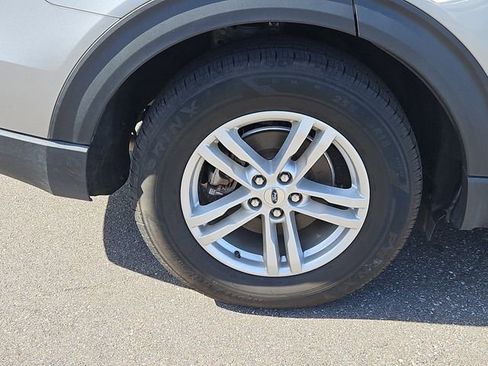 Used 2023 Ford Explorer XLT w/ Equipment Group 202A image 5