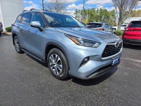 Used 2022 Toyota Highlander XLE AWD/4WD image 10