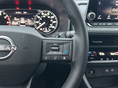 Certified 2025 Nissan Rogue SV image 23