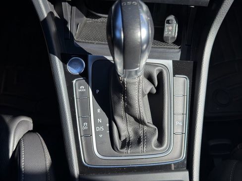 Used 2015 Volkswagen Golf R 4-Door image 17