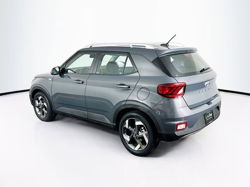 Used 2024 Hyundai Venue SEL image 5