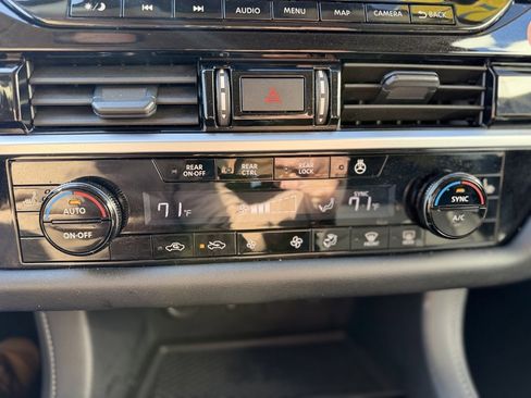 Used 2025 Nissan Pathfinder SL image 17