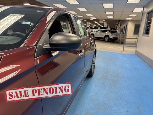 Used 2024 Nissan Altima 2.5 SV image 15