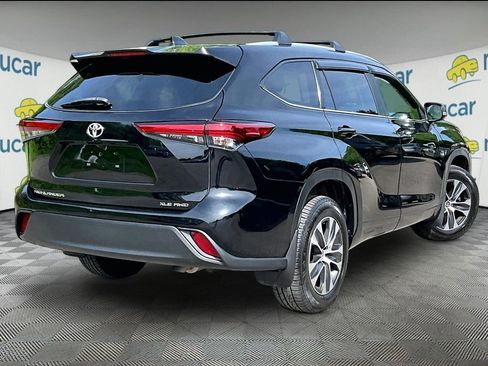 Used 2023 Toyota Highlander XLE AWD/4WD image 6