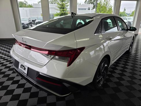New 2026 Hyundai Elantra Limited FWD image 3