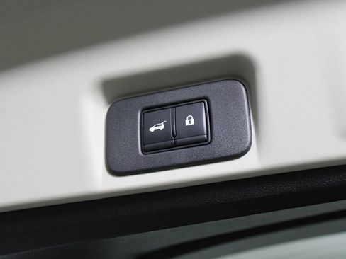 Used 2023 Nissan Ariya FWD image 40