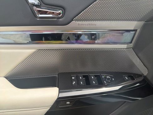 Used 2025 BMW i7 eDrive50 w/ M Sport Package RWD image 15