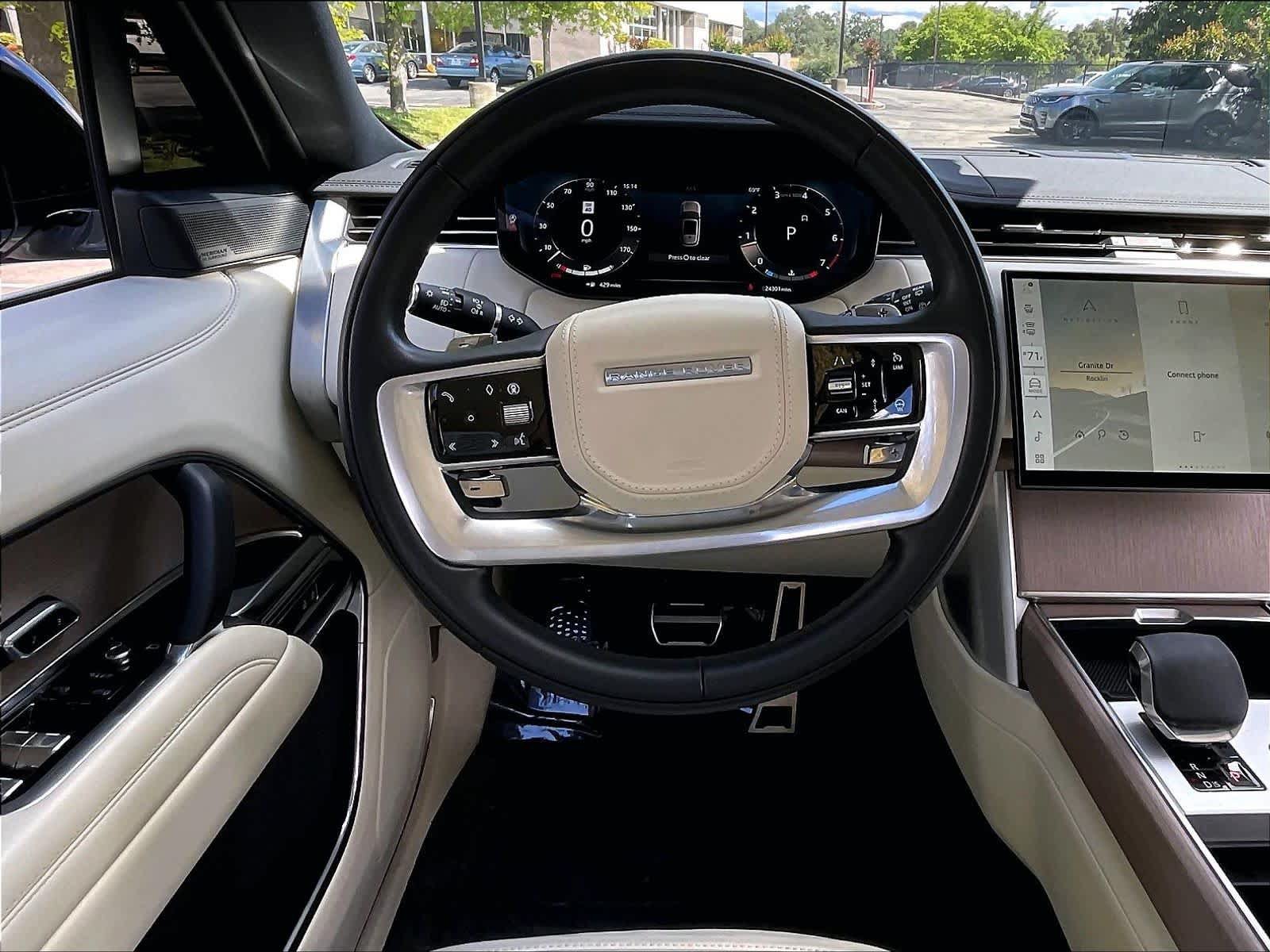 Used 2025 Land Rover Range Rover SE AWD/4WD image 10