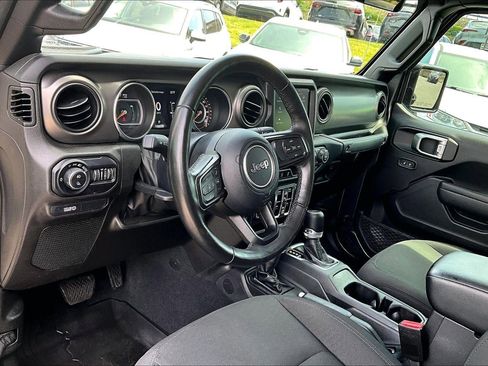 Used 2022 Jeep Gladiator Sport AWD/4WD image 14