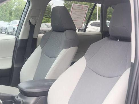 Certified 2021 Toyota RAV4 XLE w/ Convenience Package AWD/4WD image 27