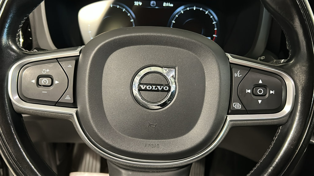 Used 2020 Volvo XC60 T5 Momentum w/ Protection Package Premier AWD/4WD image 12