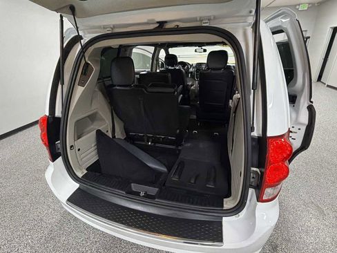 Used 2017 Dodge Grand Caravan SXT w/ Driver Convenience Group FWD image 30