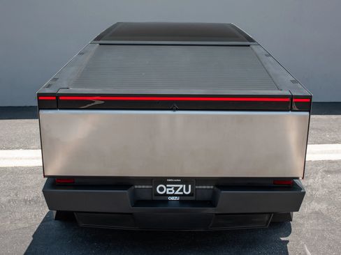 Used 2025 Tesla Cybertruck AWD Crew Cab image 29