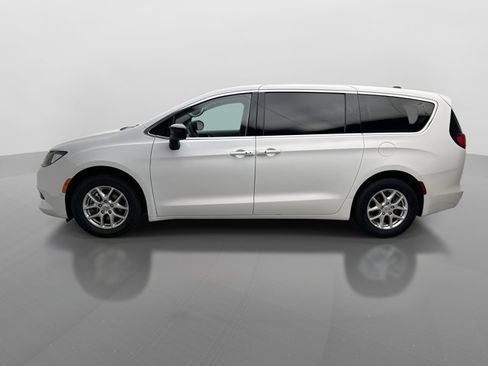 Used 2024 Chrysler Voyager LX FWD image 2