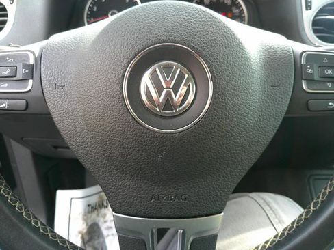 Used 2016 Volkswagen Tiguan S image 9