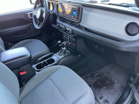 Used 2024 Jeep Wrangler Unlimited AWD/4WD image 29
