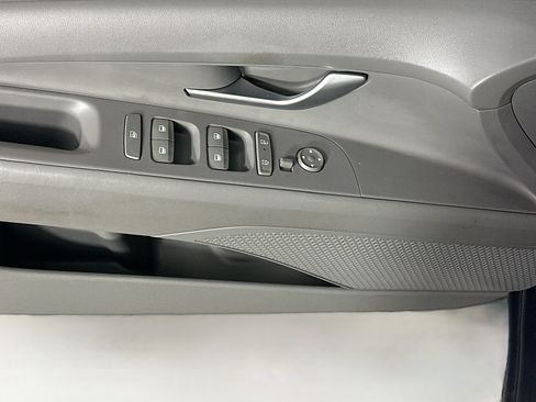 Used 2024 Hyundai Elantra SE FWD image 14