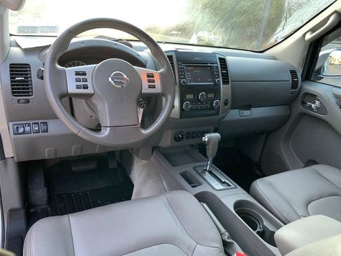 Used 2013 Nissan Frontier SL w/ Moonroof Pkg AWD/4WD image 21