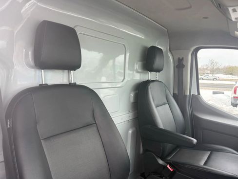 Used 2022 Ford Transit 250 Low Roof AWD image 41