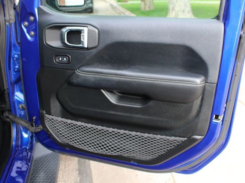 Used 2018 Jeep Wrangler Unlimited Sahara image 18