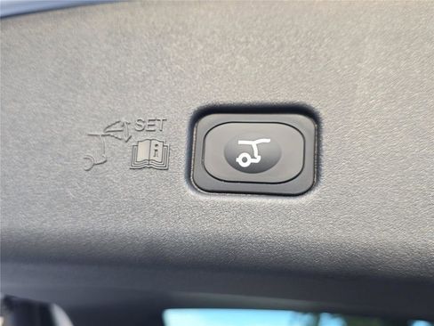 New 2026 Lincoln Nautilus Premier AWD/4WD image 24
