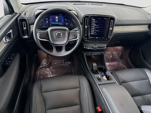 Used 2025 Volvo XC40 B5 Core image 17