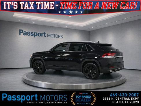 Used 2024 Volkswagen Atlas Cross Sport SE w/ Panoramic Sunroof Package image 6