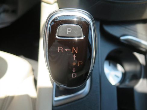 Used 2018 Cadillac XT5 Luxury w/ Driver Awareness Package FWD image 16