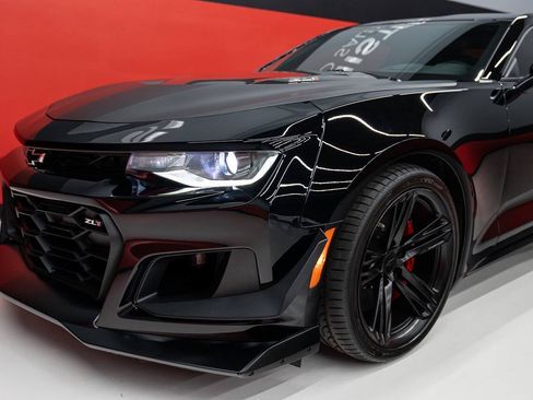 Used 2021 Chevrolet Camaro ZL1 RWD image 28