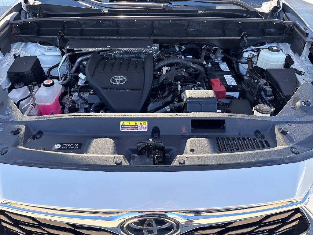 Used 2023 Toyota Highlander XLE AWD/4WD image 28