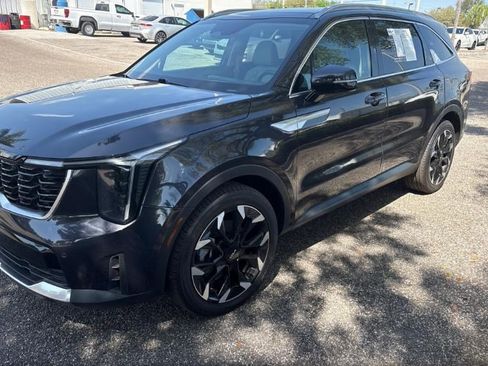 Used 2025 Kia Sorento EX w/ Panoramic Sunroof Package image 3