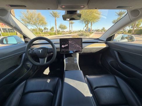 Used 2020 Tesla Model 3 Standard Range image 11