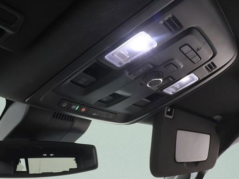 Used 2024 GMC Yukon XL AT4 w/ Technology Package AWD/4WD image 18