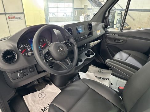 Used 2023 Mercedes-Benz Sprinter 3500 image 11