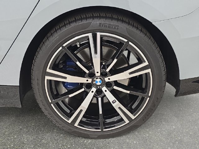 Certified 2026 BMW 530i xDrive w/ M Sport Package AWD/4WD image 27