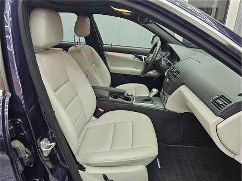 Used 2009 Mercedes-Benz C 300 Luxury image 3