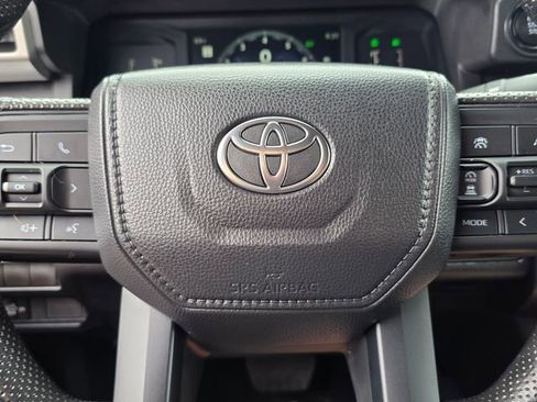 Used 2025 Toyota Tacoma SR5 AWD/4WD image 22