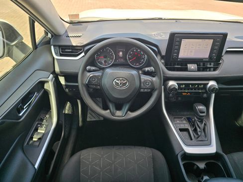 Used 2020 Toyota RAV4 XLE w/ Convenience Package FWD image 13