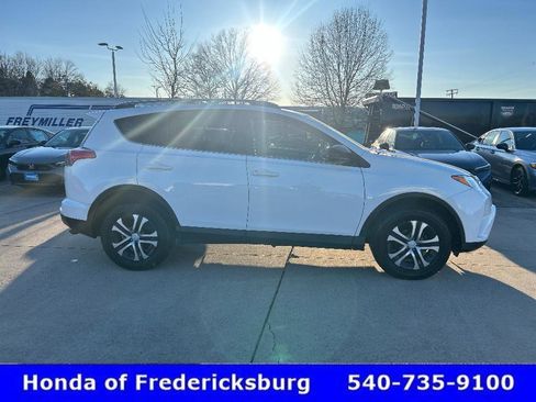 Used 2017 Toyota RAV4 LE image 7