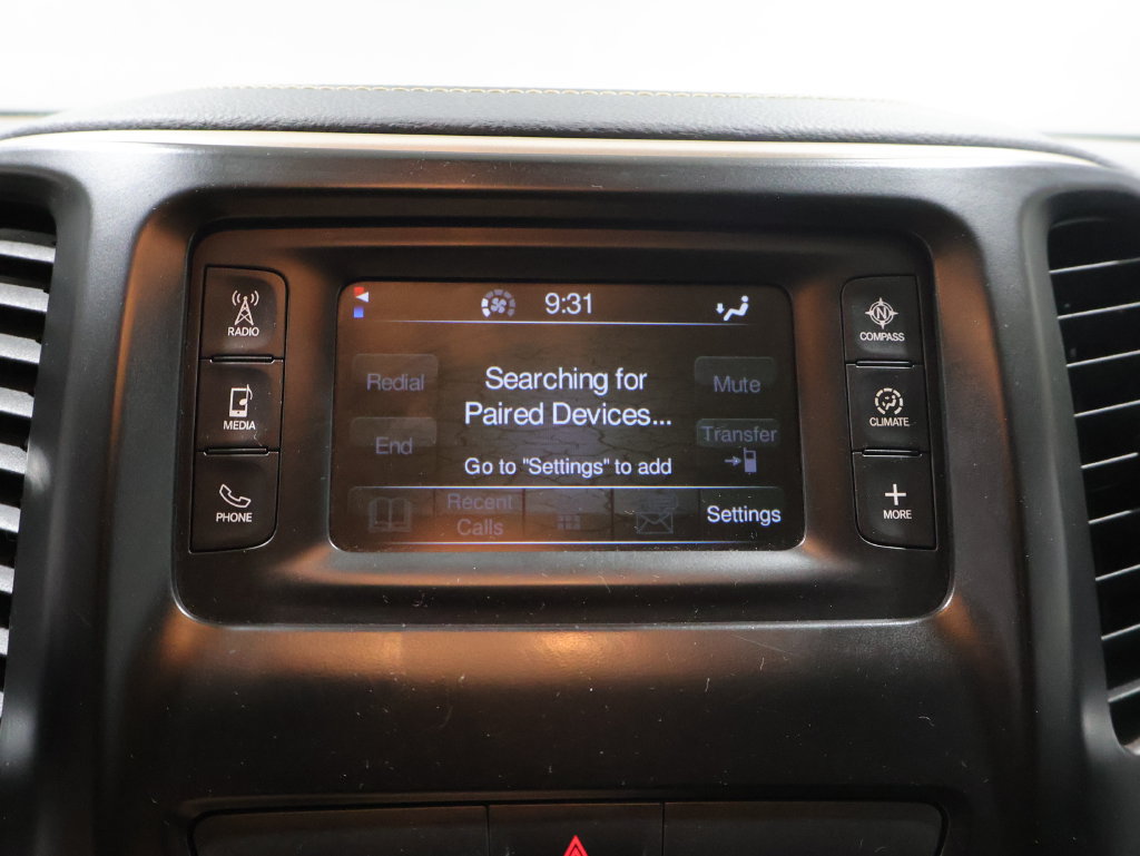 Used 2018 Jeep Cherokee Latitude w/ Cold Weather Group FWD image 24