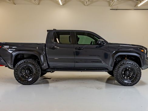 Used 2025 Toyota Tacoma TRD Off-Road image 11