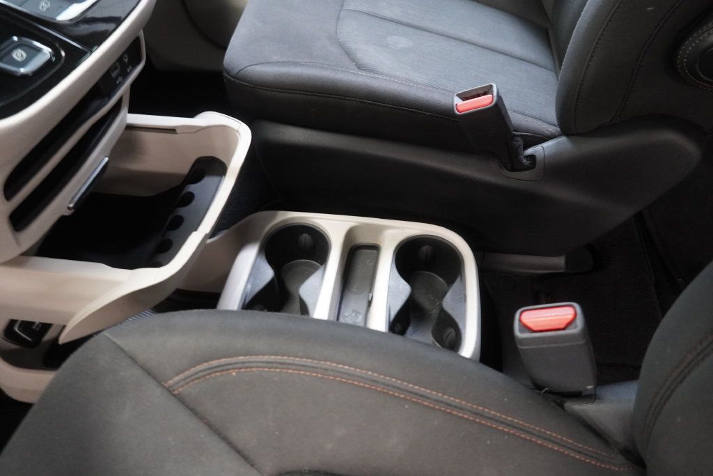 Used 2017 Chrysler Pacifica Touring FWD image 24