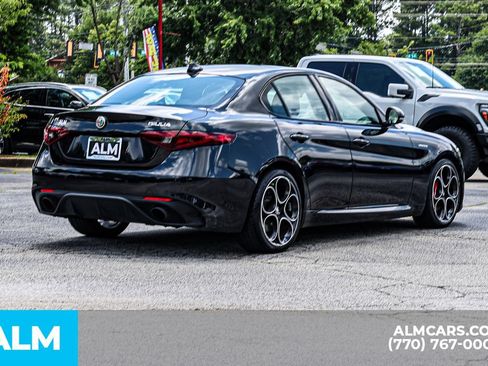 Used 2022 Alfa Romeo Giulia Veloce RWD image 6