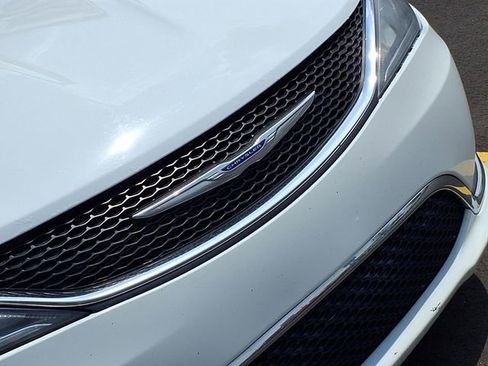 Used 2019 Chrysler Pacifica Limited FWD image 37