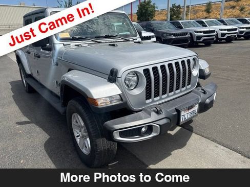 Used 2022 Jeep Gladiator Sport AWD/4WD image 8