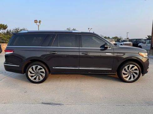 Used 2022 Lincoln Navigator L Reserve AWD/4WD image 8