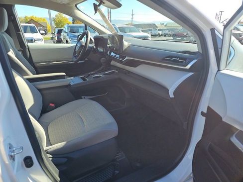 Used 2025 Toyota Sienna LE image 26