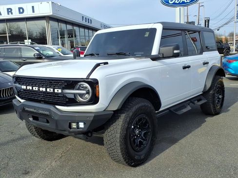 Used 2023 Ford Bronco Wildtrak image 3