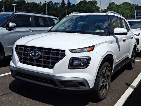 Used 2023 Hyundai Venue SEL w/ Cargo Package FWD image 3