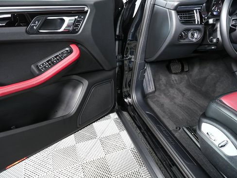 Certified 2022 Porsche Macan AWD image 7